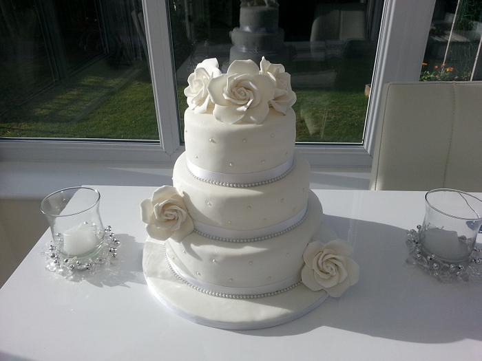 Rose and Pearl wedding cake