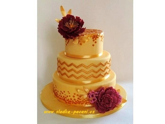Golden cake with sequins