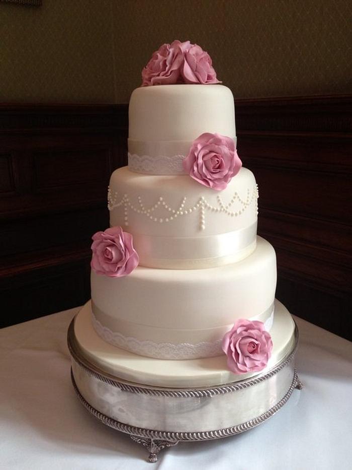 Lace and roses Wedding Cake