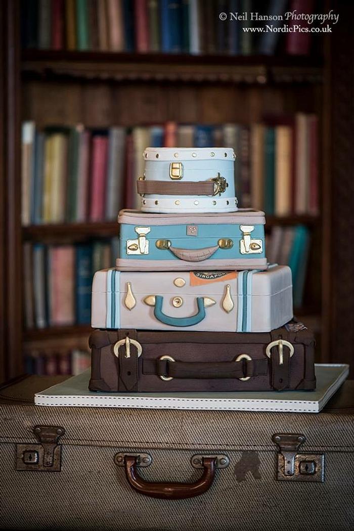 Vintage Suitcase Wedding Cake 