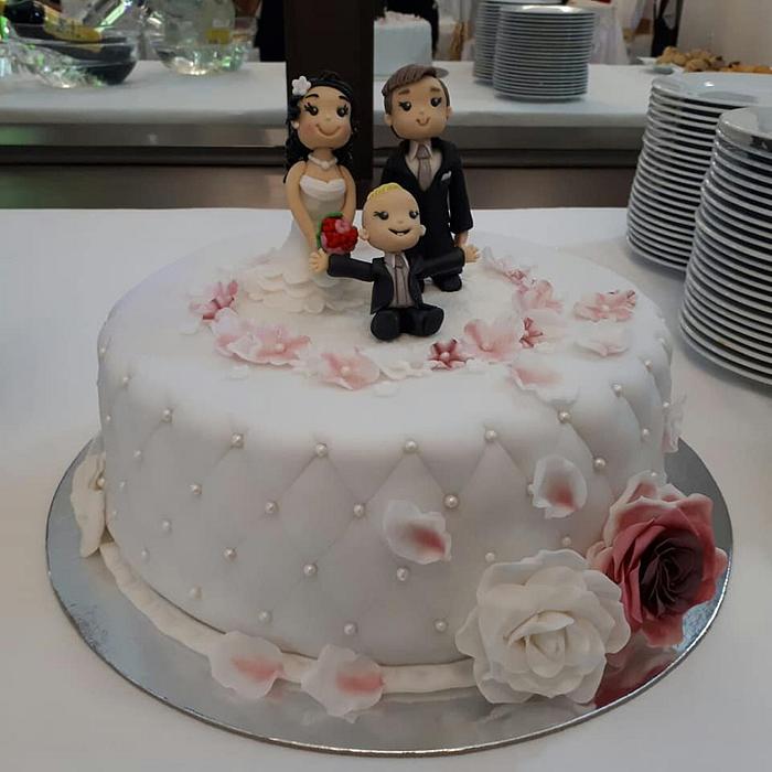 Wedding cake with family figures