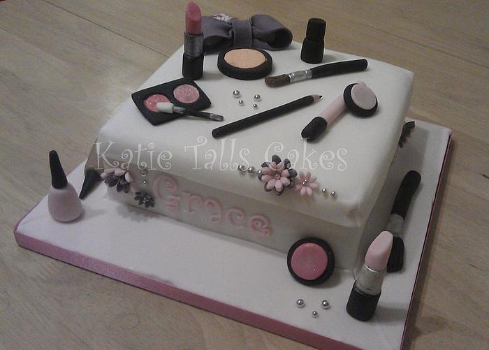 Make-up Box Cake