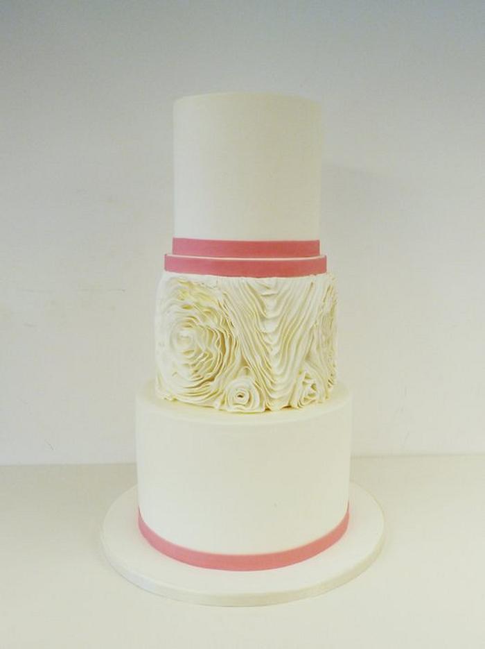 Wedding Cake - rufles