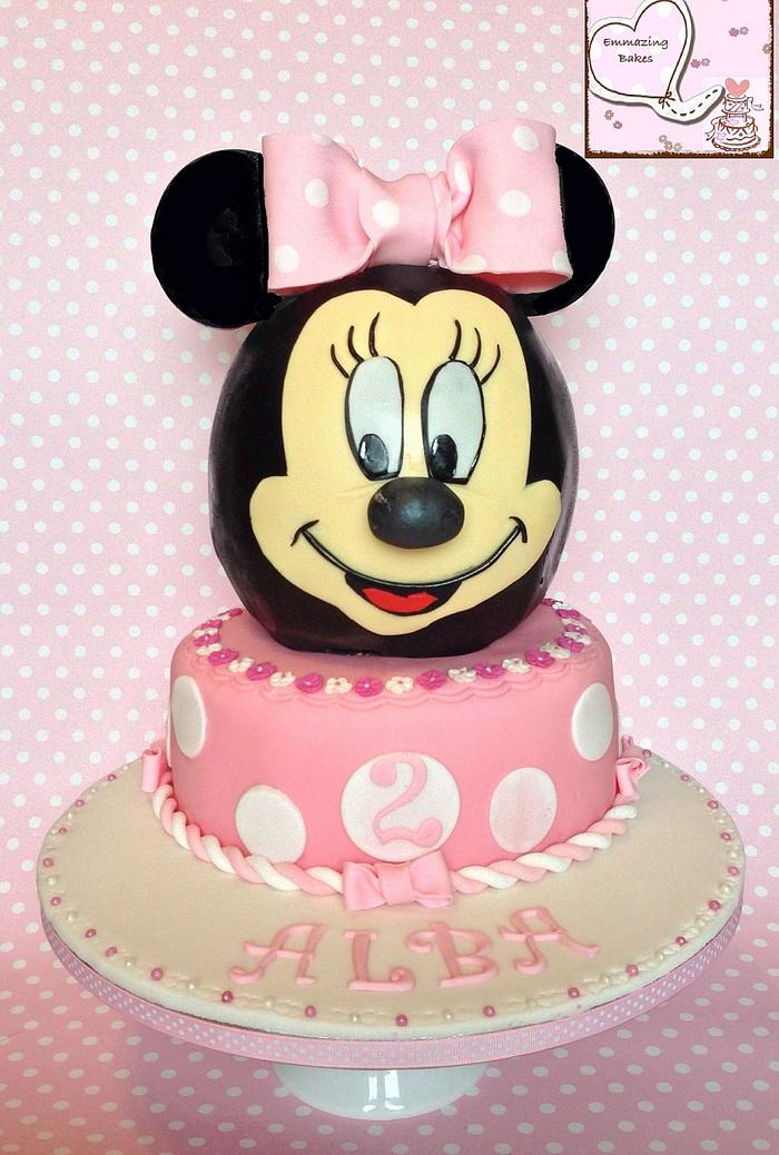 Lifesize Minnie Mouse face cake