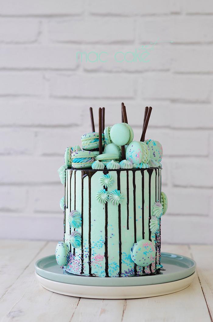 Drip Cake turquesa - Decorated Cake by Mac Cake Art - CakesDecor