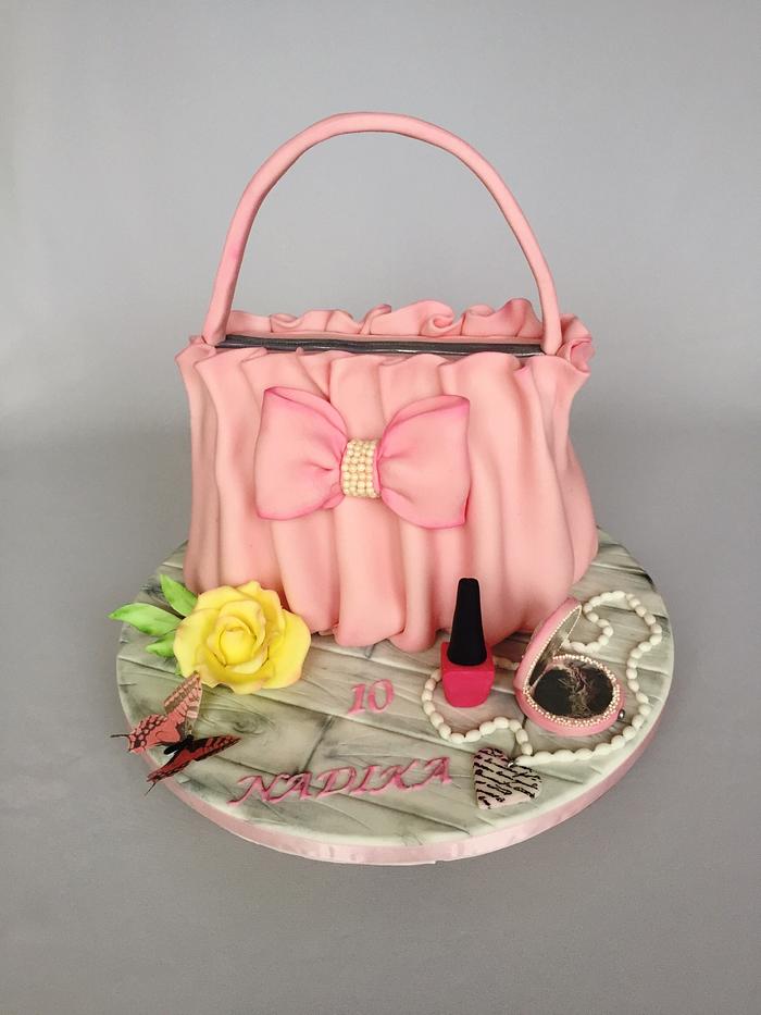 Girl handbag cake 
