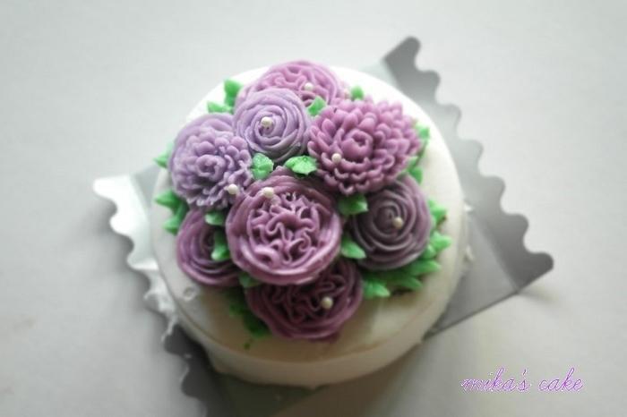purple tone flower cake