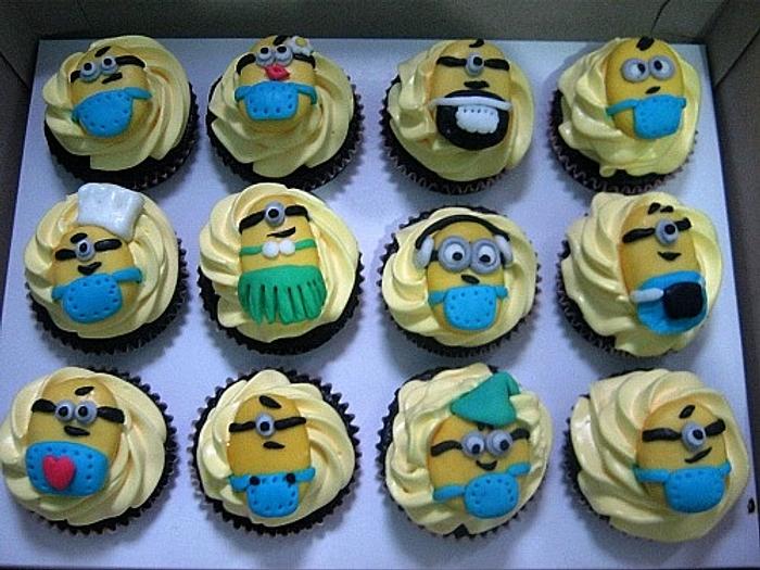 Minion cupcakes