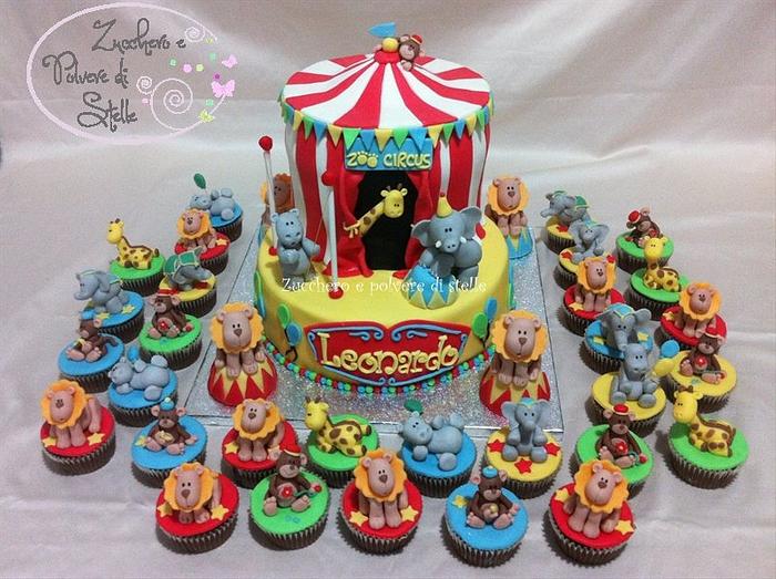 circus cake and cupcakes