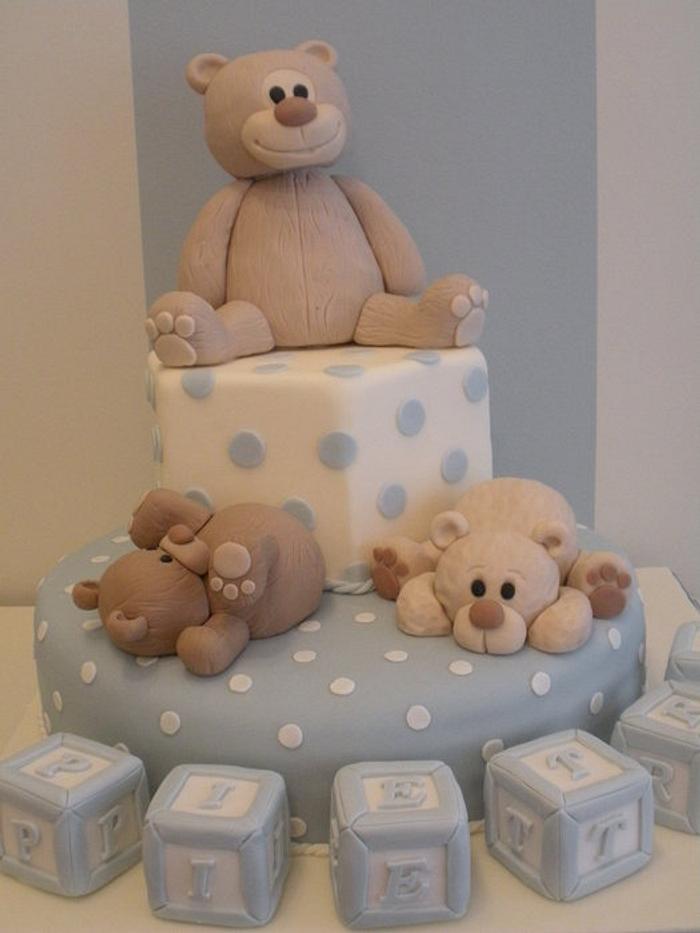 Bears and cubes cake