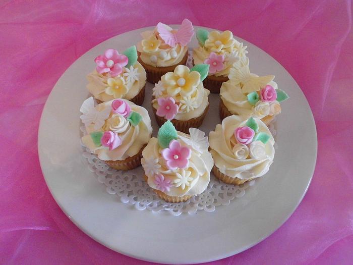 Pastel Flowery Cupcakes