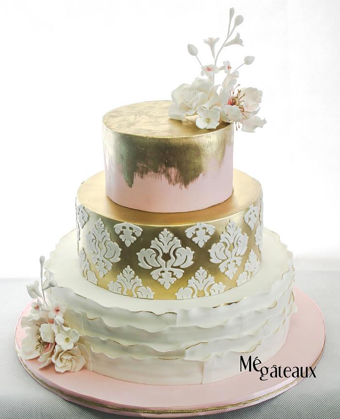 gold and soft pink wedding cake