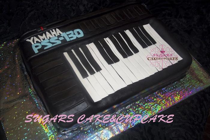 musical keyboard cake
