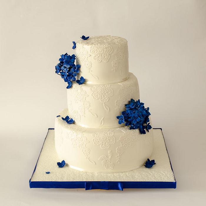 hydrangea wedding cake