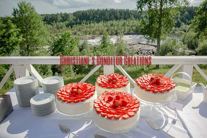 strawberries & cream wedding cakes