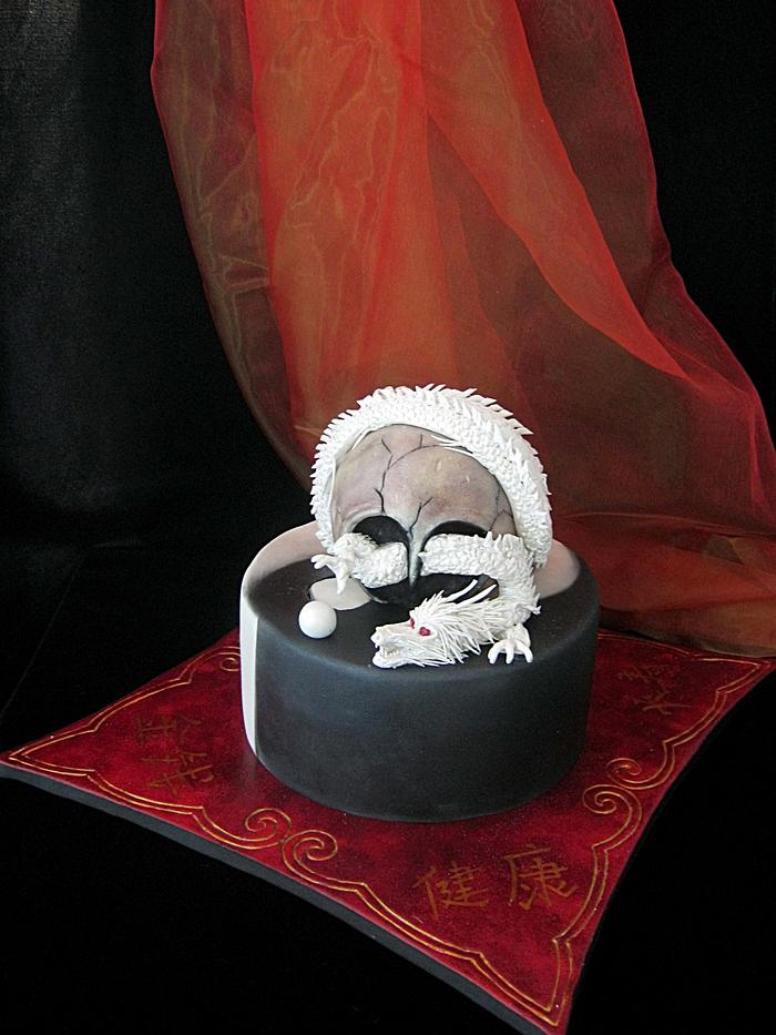 Pearl dragon cake