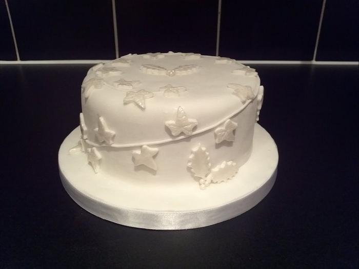 The Holly and the Ivy Christmas cake