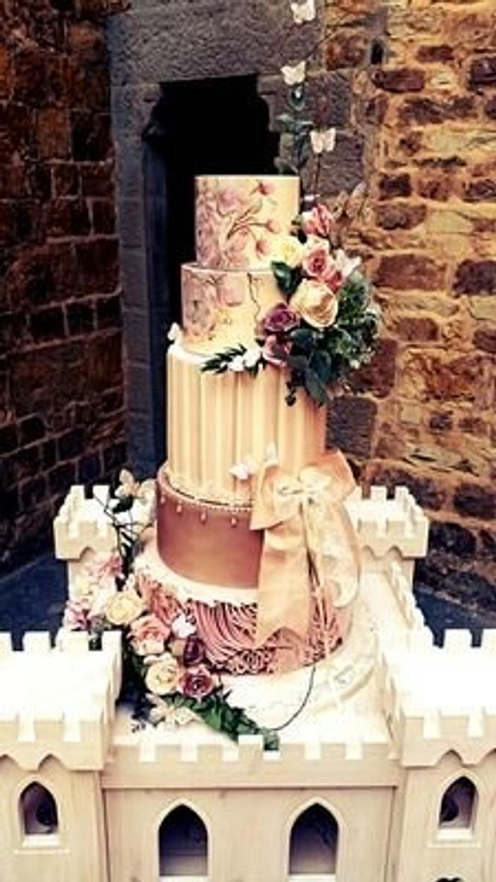 Here is one of my favourite wedding cakes 😊