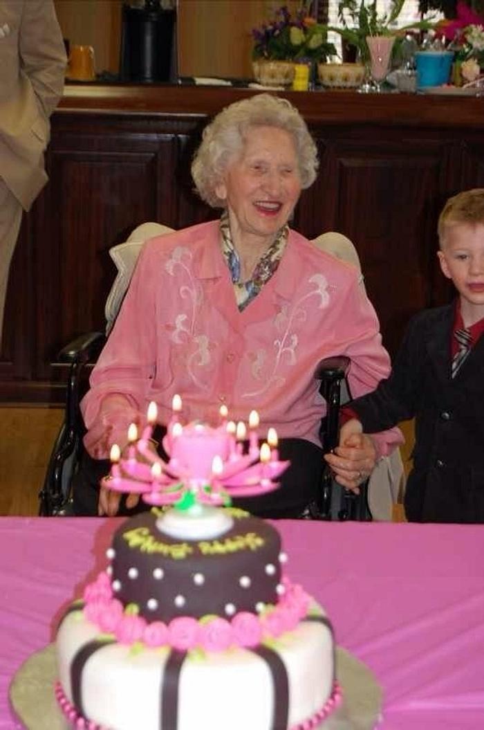 Cake for our Dear Grandma