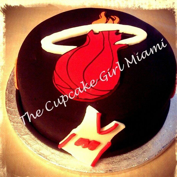 Miami Heat cake and cupcakes