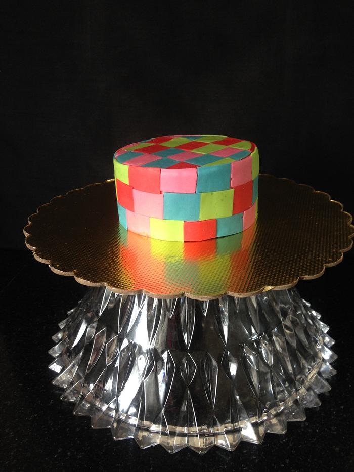 Geometric design on cake