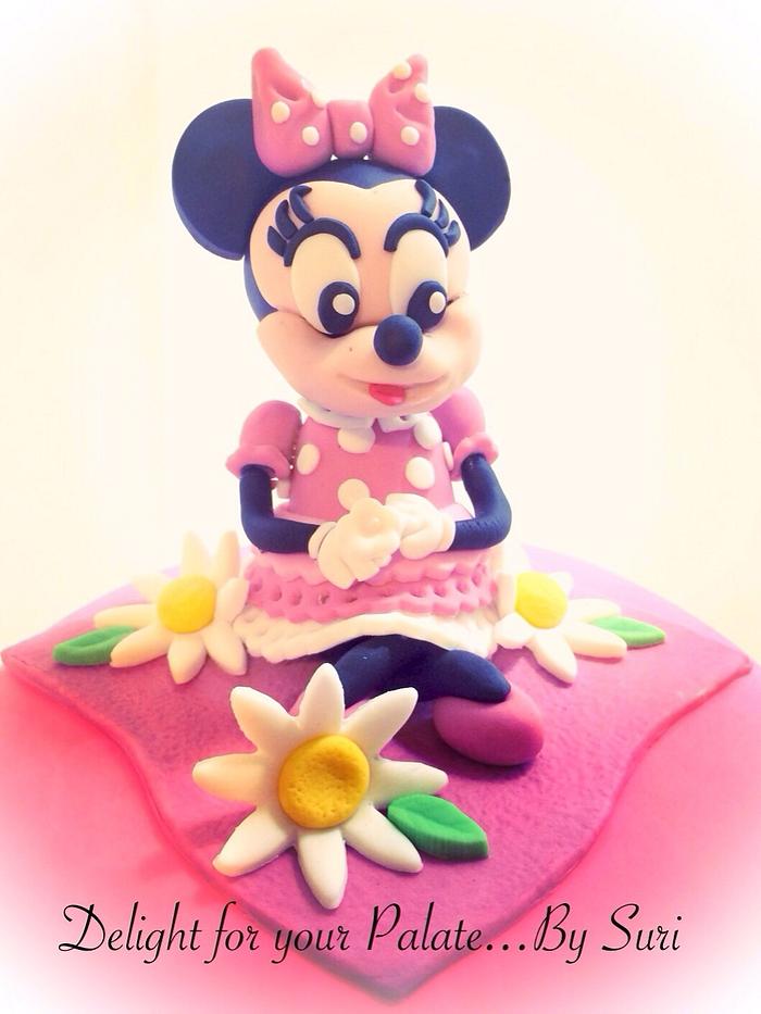 Minnie Mouse Topper Cake 