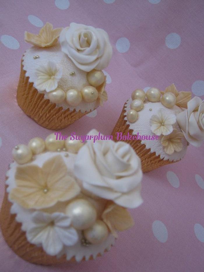 Cream and Gold Vintage Style Rose and Lace Cupcakes