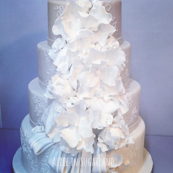 Drapes and flowers wedding cake.