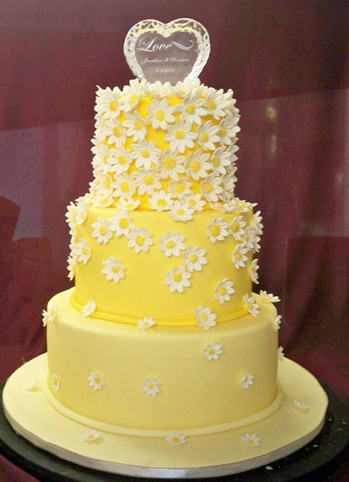 yellow and white daisy wedding cake