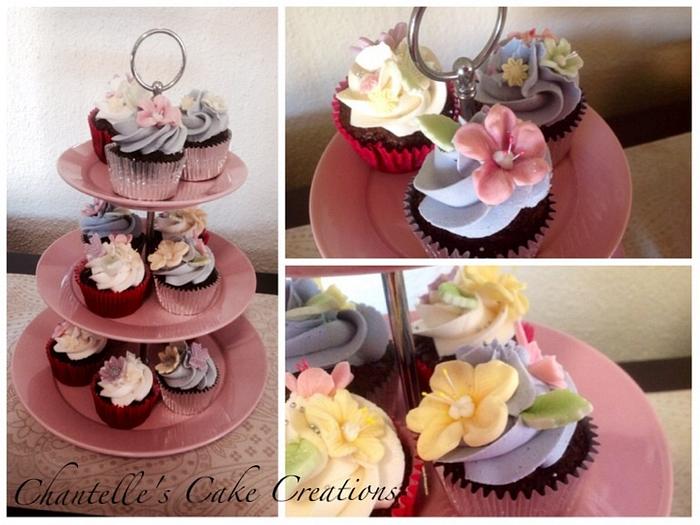Floral cup cakes