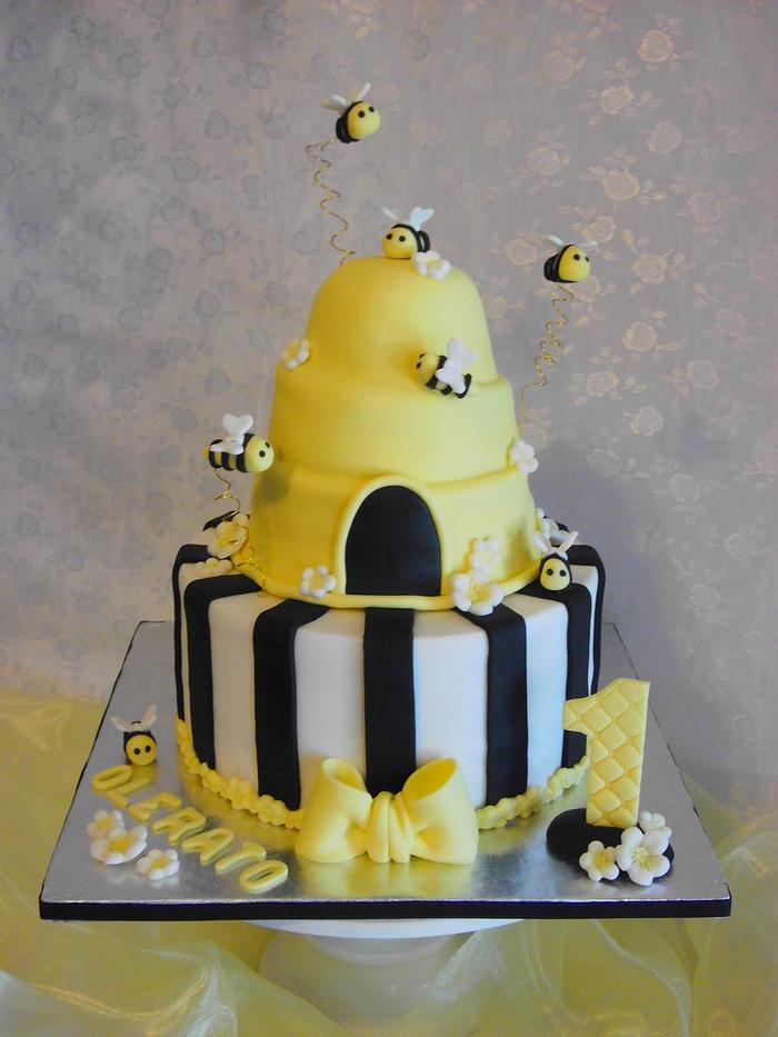 First Birthday Beehive Cake