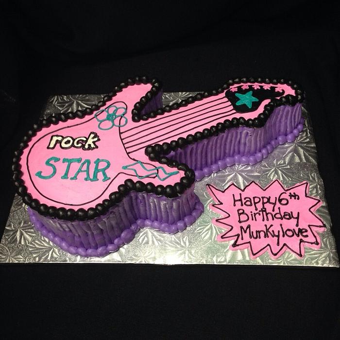 Guitar pink cake...