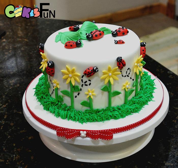 Ladybug Cake With Cupcakes