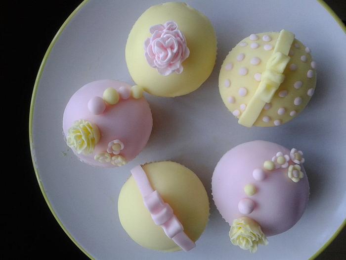 mothers day cup cakes