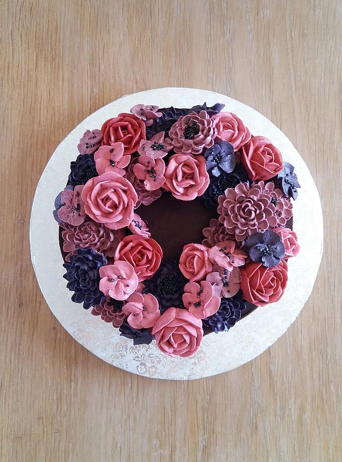 Buttercream flower wreath cake
