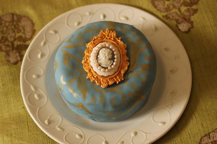 Marie Antoinette inspired cake