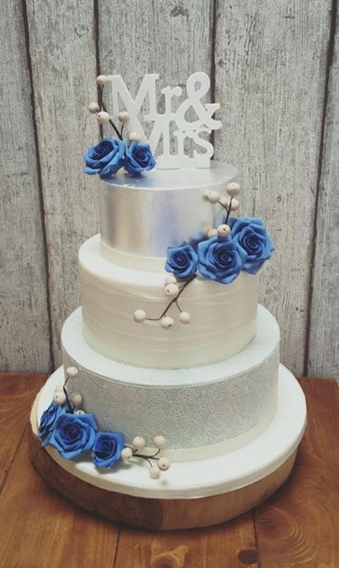 Silver and blue weddingcake