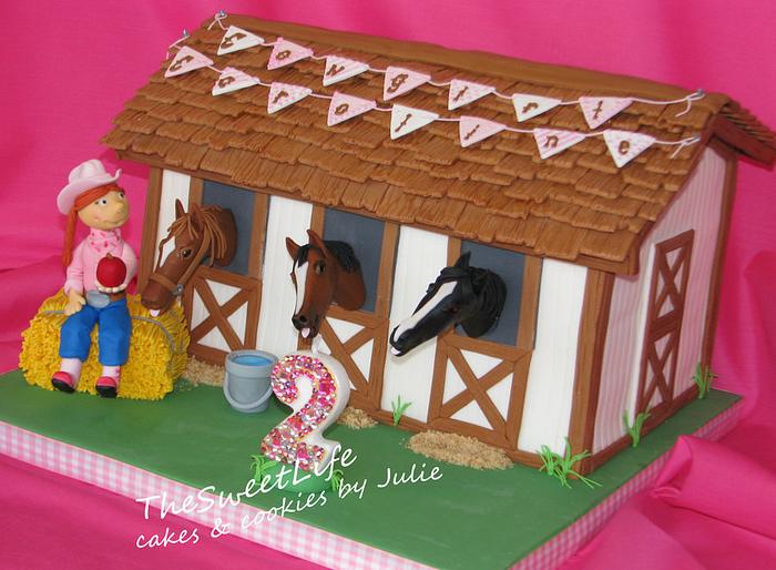 Horse stable cake