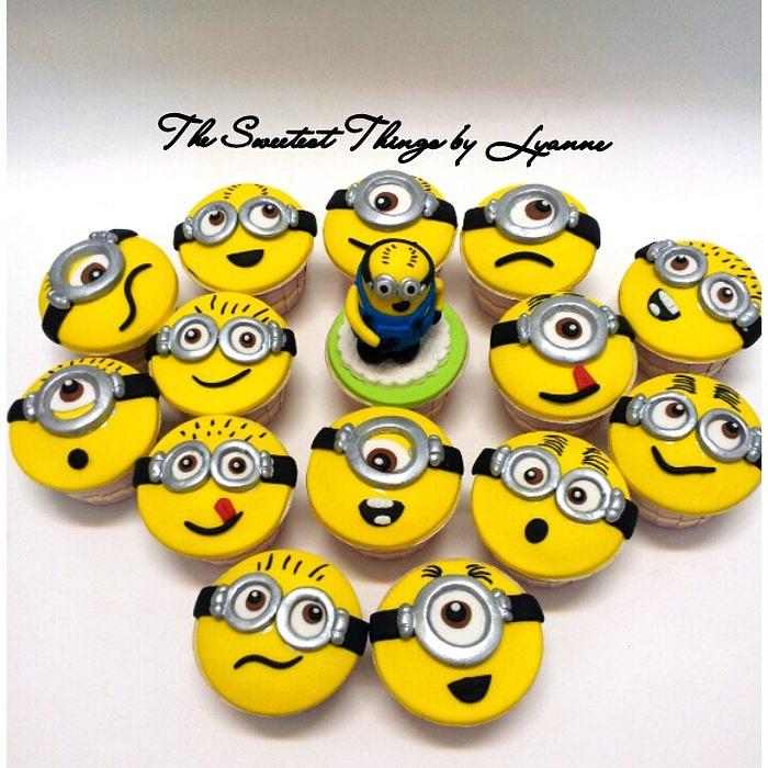 Minions - Decorated Cake by lyanne - CakesDecor