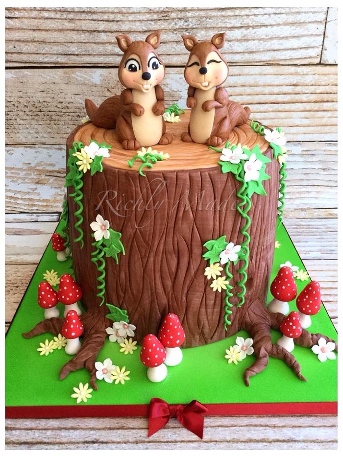 Squirrel treestump cake