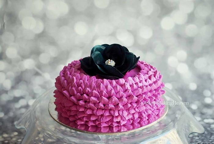 A pretty lotus cake with wafer paper rose