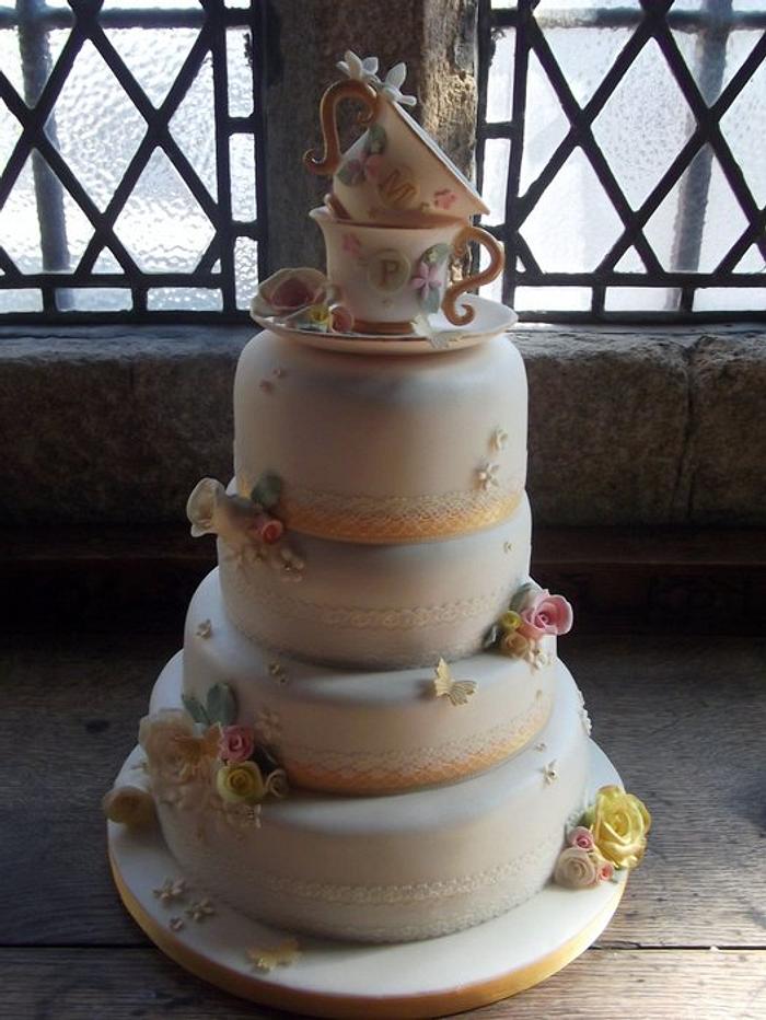 Dazzlelicious Vintage wedding cake.