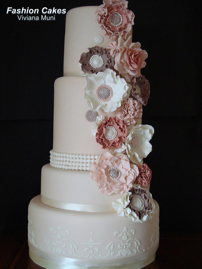 Shabby and Vintage Wedding Cake
