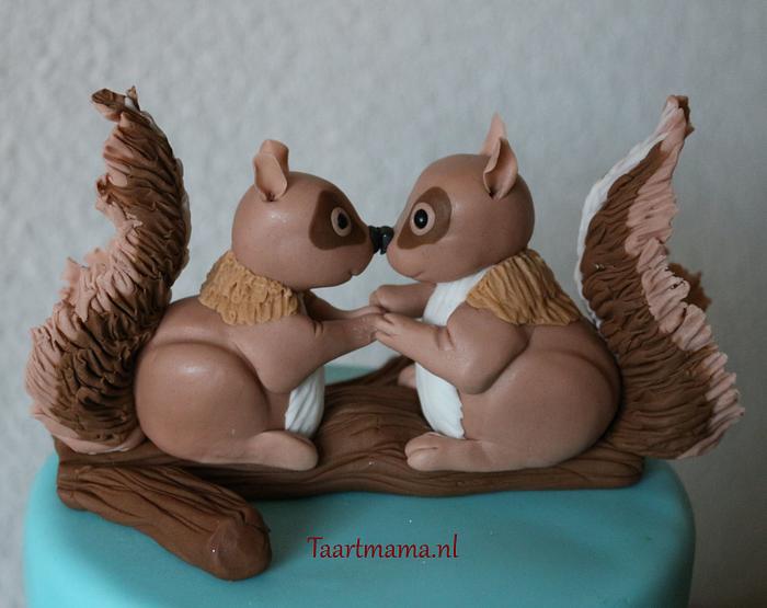 Winter weddingcake with Chipmunks \ Squirrels