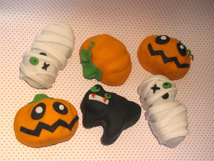 Halloween Mini Cakes