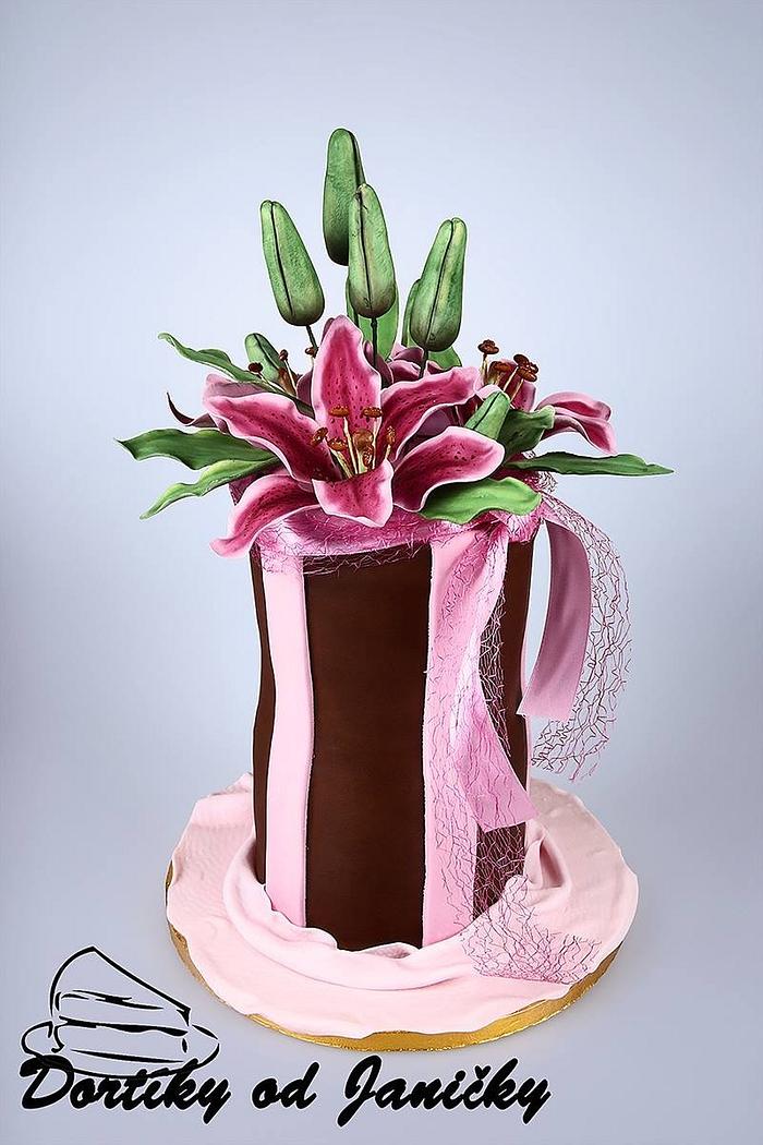 Vasa with lilies cake