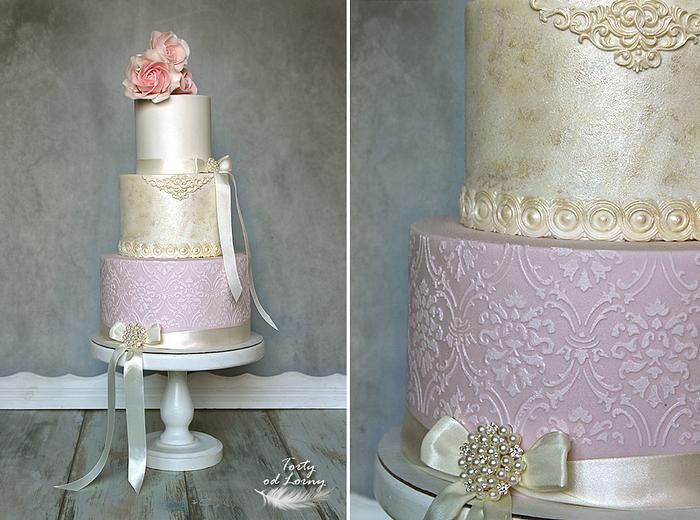 Vintage wedding cake..
