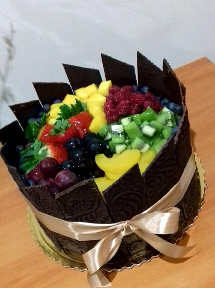 Chocolate and friut cake