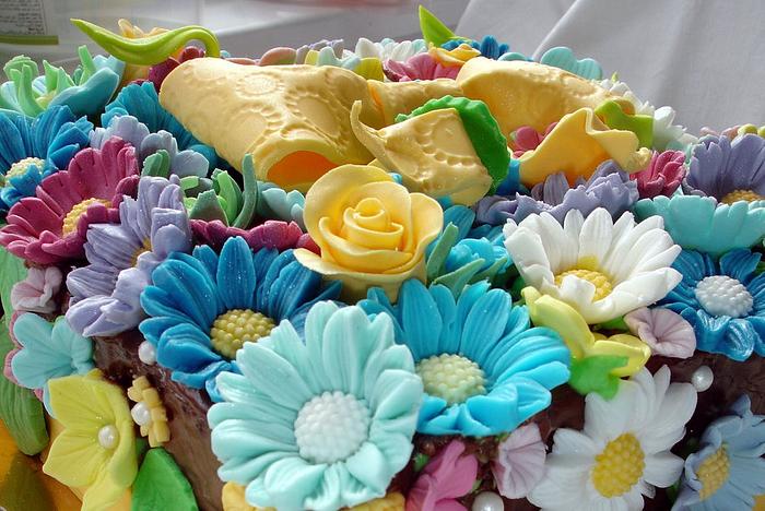 Cake with flowers and yellow Ribbon