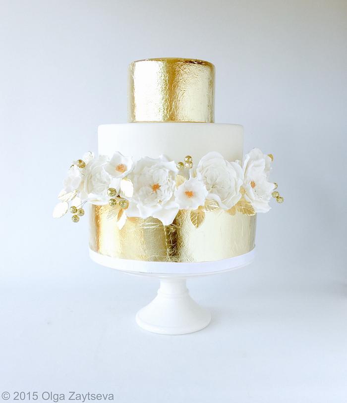 White and gold wedding cake 